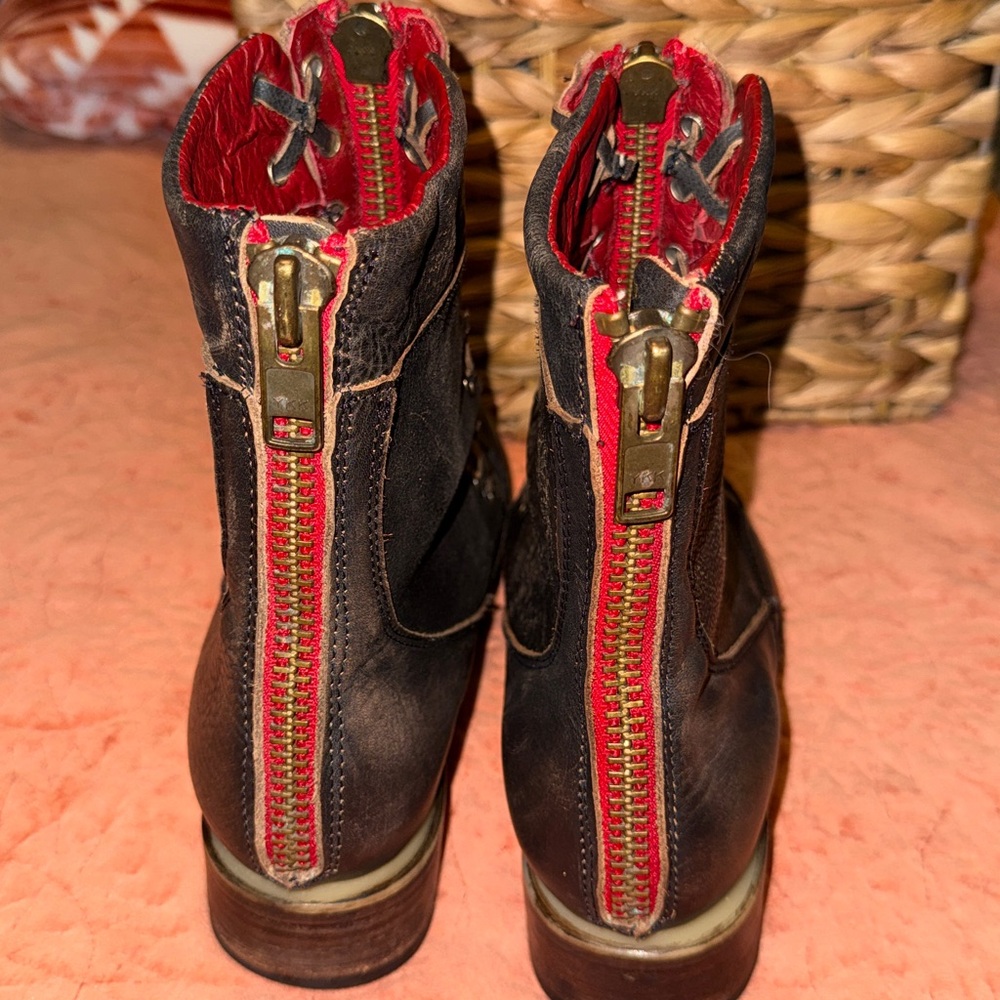 Freebird Liverpool Red Zipper Black Size 10 fit like 9.5 or small 10 - Picture 5 of 16